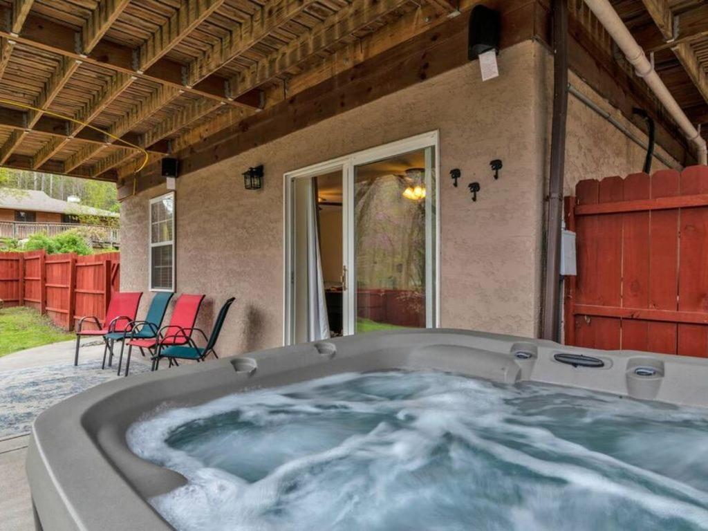 Soco Serene Cabin In The Heart Of Maggie Valley Exterior foto