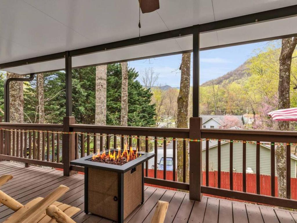 Soco Serene Cabin In The Heart Of Maggie Valley Exterior foto